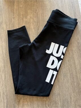 Nike Black High-Waist Leggings with White 'Just Do It' Graphic